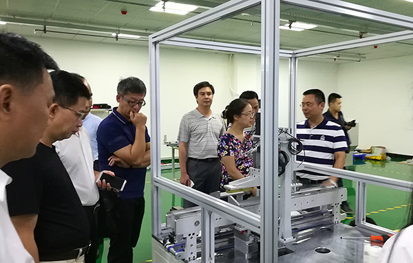 廣西桂平市市委書記鐘暢姿、副市長蒙星強(qiáng)一行蒞臨深科特參觀指導(dǎo)